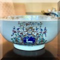 P08. Chinese export porcelain armorial bowl. 